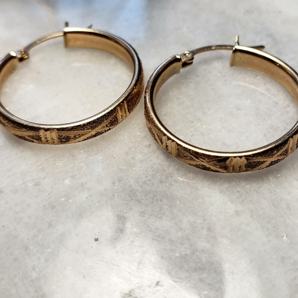 14k Solid Yellow Gold Vintage 1980's Earrings - Picture 3 of 4